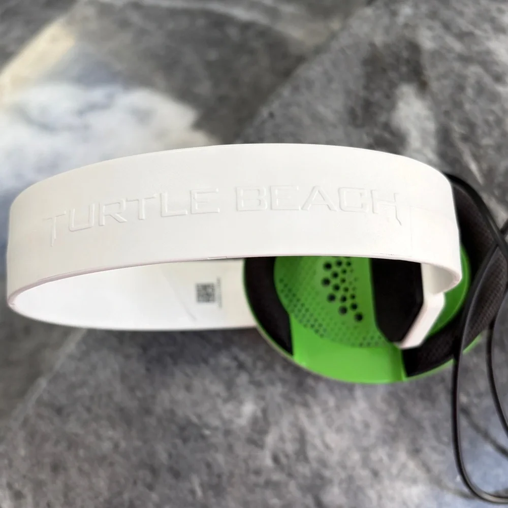 Turtle Beach White and Green Gaming Headset with Mic- Pre owned.